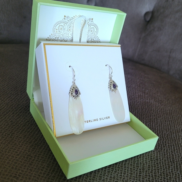 Annika Witt Teardrop💧 Shaped Mother of Pearl Earrings - NIB - Picture 5 of 14